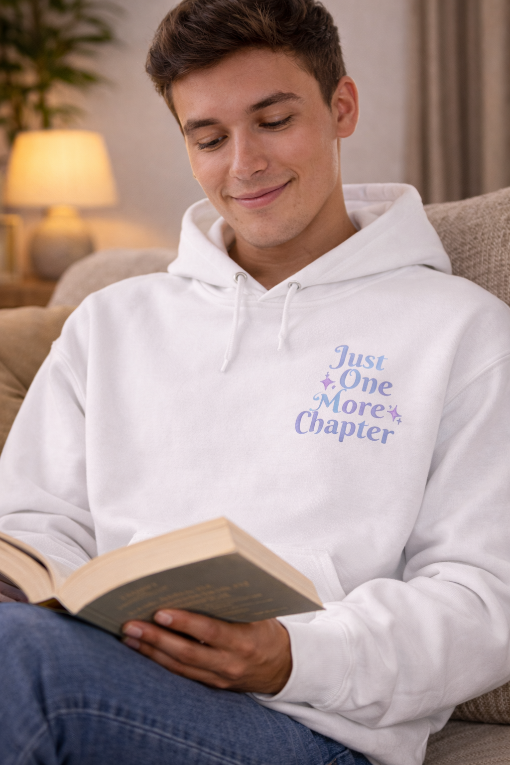 Hoodie "Just One More Chapter" – Cozy Reader Pullover